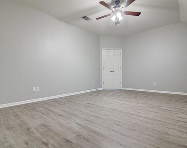 7705 Pebble Creek Dr - Photo Thumbnail 18