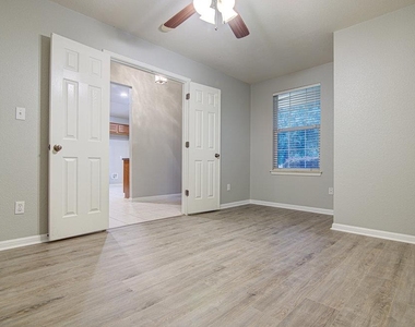 7705 Pebble Creek Dr - Photo Thumbnail 7