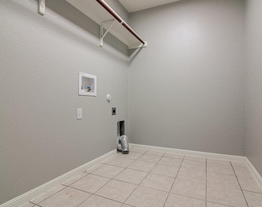 7705 Pebble Creek Dr - Photo Thumbnail 13