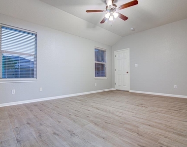7705 Pebble Creek Dr - Photo Thumbnail 19