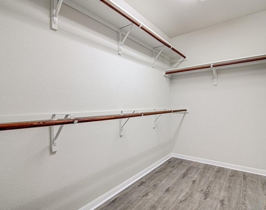 7705 Pebble Creek Dr - Photo Thumbnail 21
