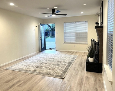 8615 Bowling Green Dr - Photo Thumbnail 4