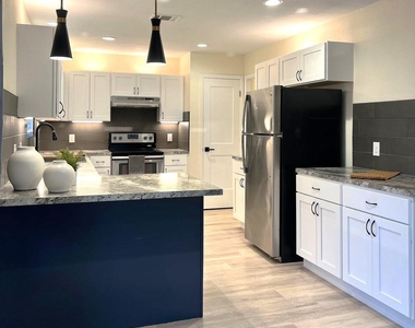 8615 Bowling Green Dr - Photo Thumbnail 12