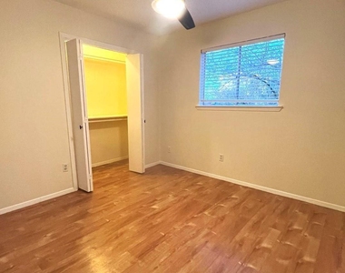 8615 Bowling Green Dr - Photo Thumbnail 22