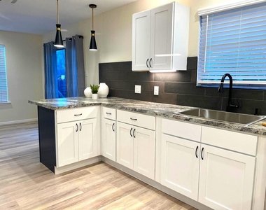8615 Bowling Green Dr - Photo Thumbnail 16