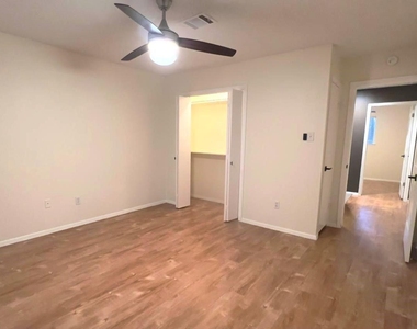 8615 Bowling Green Dr - Photo Thumbnail 23