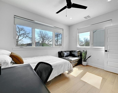 2812 E 4th St - Photo Thumbnail 17