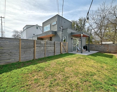2812 E 4th St - Photo Thumbnail 24