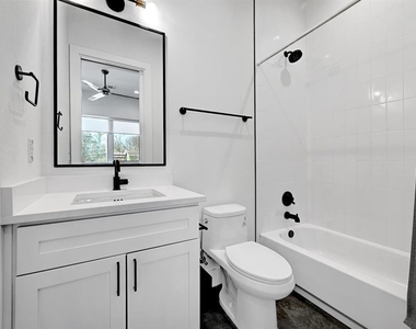 2812 E 4th St - Photo Thumbnail 20