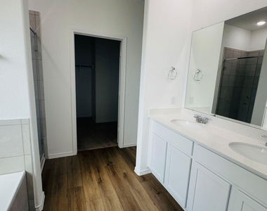 1628 Frontenac St - Photo Thumbnail 6