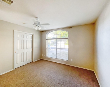 2324 Pearson Way - Photo Thumbnail 9