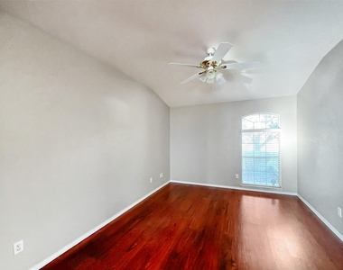 2324 Pearson Way - Photo Thumbnail 14