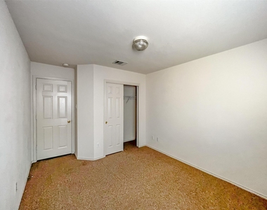 2324 Pearson Way - Photo Thumbnail 15