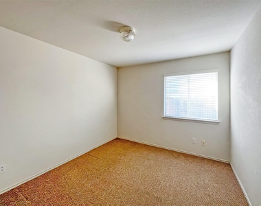 2324 Pearson Way - Photo Thumbnail 16