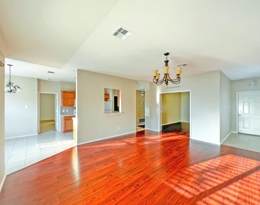2324 Pearson Way - Photo Thumbnail 3