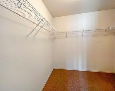2324 Pearson Way - Photo Thumbnail 10
