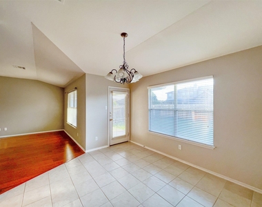 2324 Pearson Way - Photo Thumbnail 7