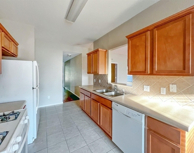 2324 Pearson Way - Photo Thumbnail 4