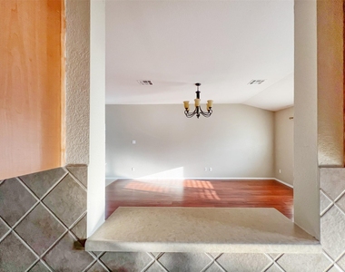 2324 Pearson Way - Photo Thumbnail 8