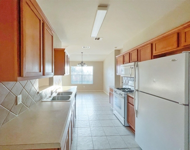 2324 Pearson Way - Photo Thumbnail 6