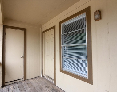 1607 Onion Creek Village Dr - Photo Thumbnail 1