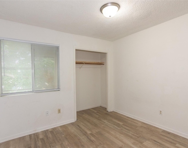 1607 Onion Creek Village Dr - Photo Thumbnail 12