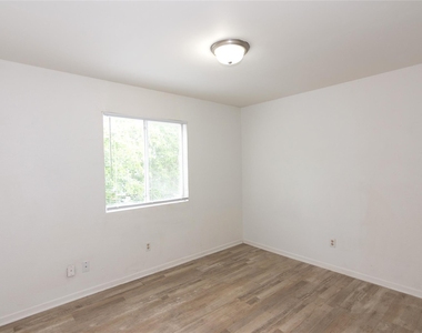 1607 Onion Creek Village Dr - Photo Thumbnail 9