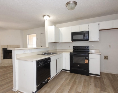 1607 Onion Creek Village Dr - Photo Thumbnail 7