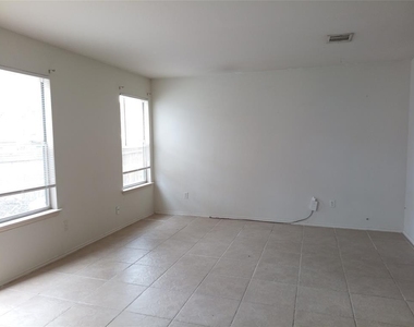 9627 Sugar Hill Dr - Photo Thumbnail 10