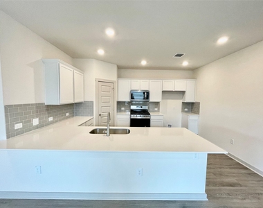 2413 Sisterdale Ln - Photo Thumbnail 6