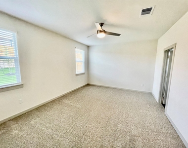 2413 Sisterdale Ln - Photo Thumbnail 9