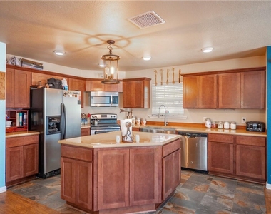 691 Tamarack Dr - Photo Thumbnail 12