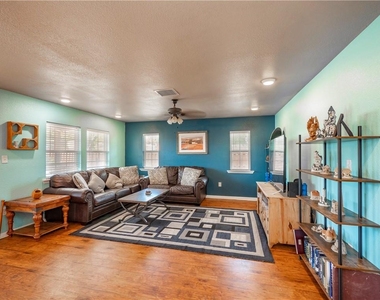 691 Tamarack Dr - Photo Thumbnail 8