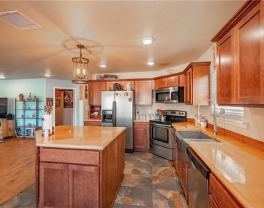 691 Tamarack Dr - Photo Thumbnail 16