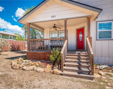 691 Tamarack Dr - Photo Thumbnail 3