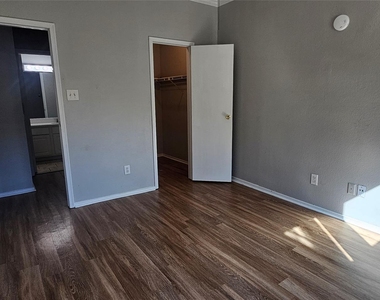 12166 Metric Blvd - Photo Thumbnail 3