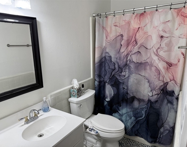 1304 Mariposa Dr - Photo Thumbnail 11