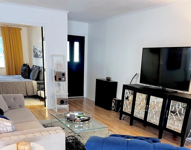 1304 Mariposa Dr - Photo Thumbnail 3