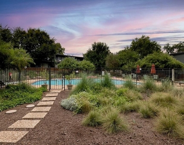 1304 Mariposa Dr - Photo Thumbnail 14