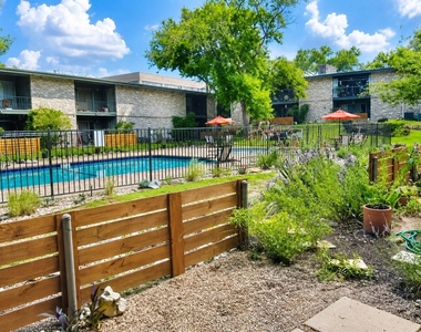 1304 Mariposa Dr - Photo Thumbnail 15