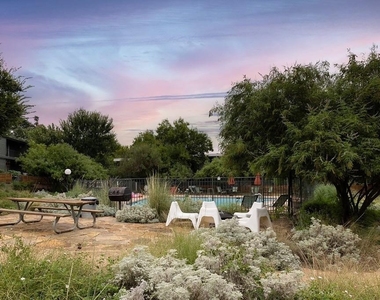 1304 Mariposa Dr - Photo Thumbnail 13