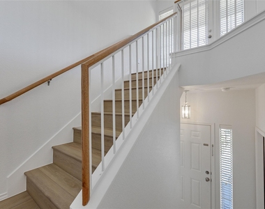 9201 Brodie Ln - Photo Thumbnail 3
