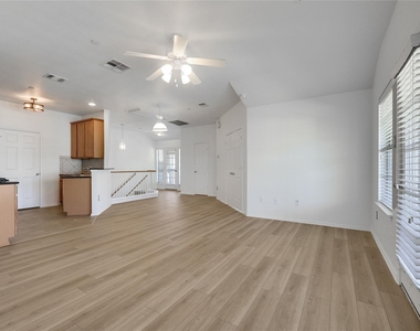 9201 Brodie Ln - Photo Thumbnail 13