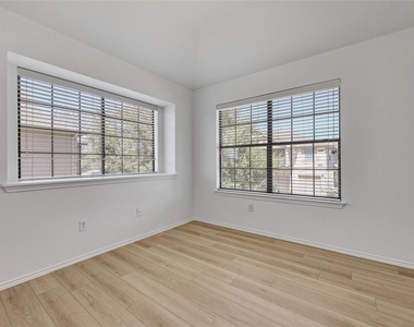 9201 Brodie Ln - Photo Thumbnail 16