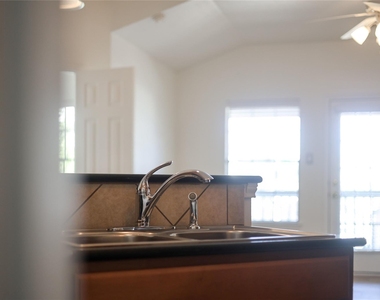 9201 Brodie Ln - Photo Thumbnail 11
