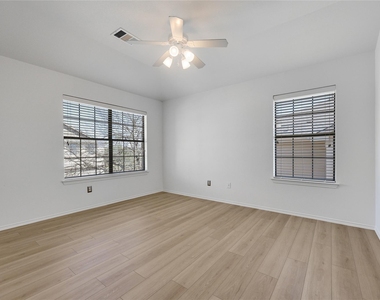 9201 Brodie Ln - Photo Thumbnail 17