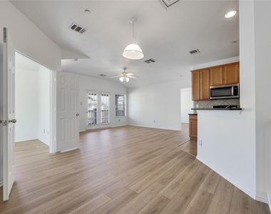 9201 Brodie Ln - Photo Thumbnail 6