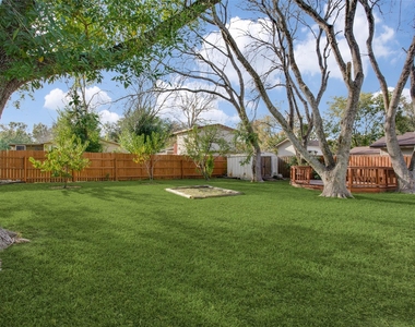 2212 Rifle Bend Dr - Photo Thumbnail 13