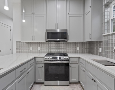 3919 E 16th St - Photo Thumbnail 10