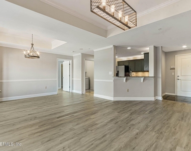 400 E Bay Street - Photo Thumbnail 55